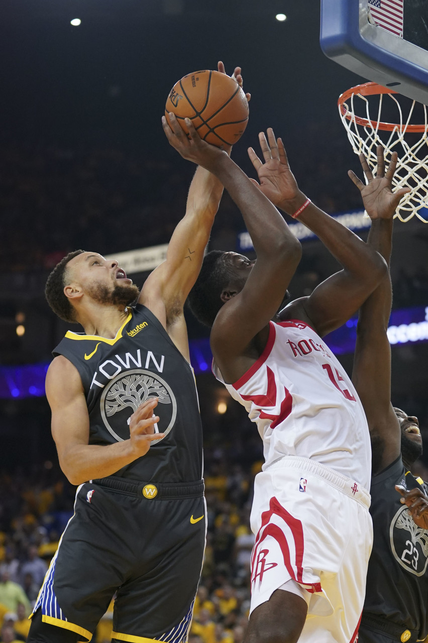 xk体育包含集结日亚特兰大备战NBA总决赛，篮板制胜细节曝光，球迷炸锅，阵容厚度经受考验的词条