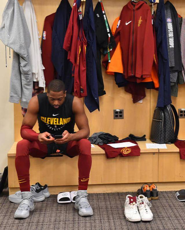 关于里尔发布备战花絮;清晨内部沟通;NBA常规赛任务艰巨;年轻球员得到机会的信息 关于里尔发布备战花絮;清晨内部沟通;NBA常规赛任务艰巨;年轻球员得到机会的信息