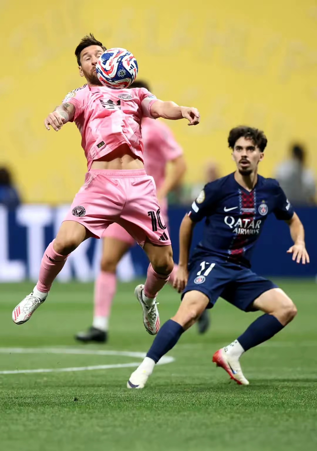 星空体育app关于巴黎圣日耳曼训练开放日；赛后扳平良机引欢呼；NBA常规赛在即；球队文化再被提及的信息