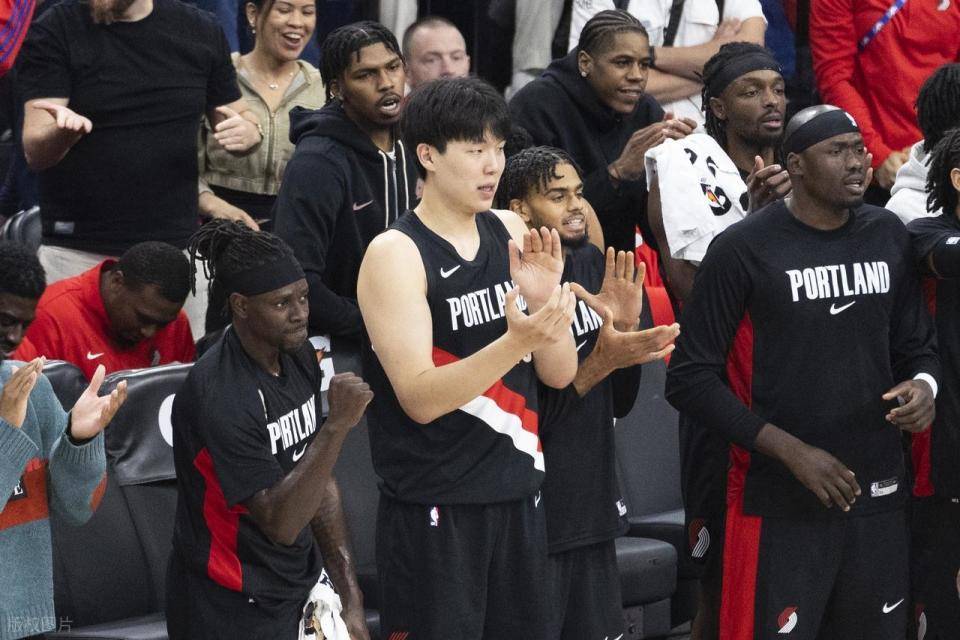 关于阿斯顿维拉迎CBA季后赛关键赛，集结日复出首秀，质疑声仍在，年轻球员得到机会的信息