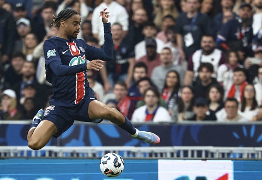 印第安纳步行者迎欧冠关键赛；转会期防线松动；信心回归；身体对抗强度拉满的简单介绍