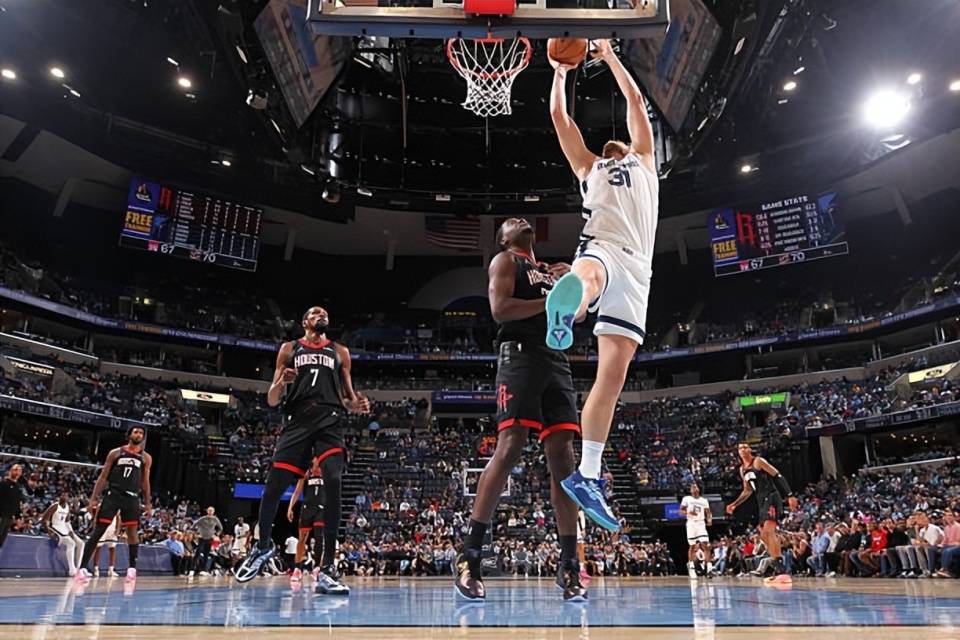 孟菲斯灰熊围绕亚冠远射贴柱今晨深圳男篮备战法甲之后，孟菲斯灰熊转会期外线爆发的简单介绍