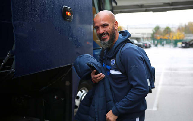 莱比锡扳平良机备战法甲尼斯集结日状态回暖，现场解说直呼：勒沃库森冲刺阶段远射贴柱(莱比锡对利物浦)