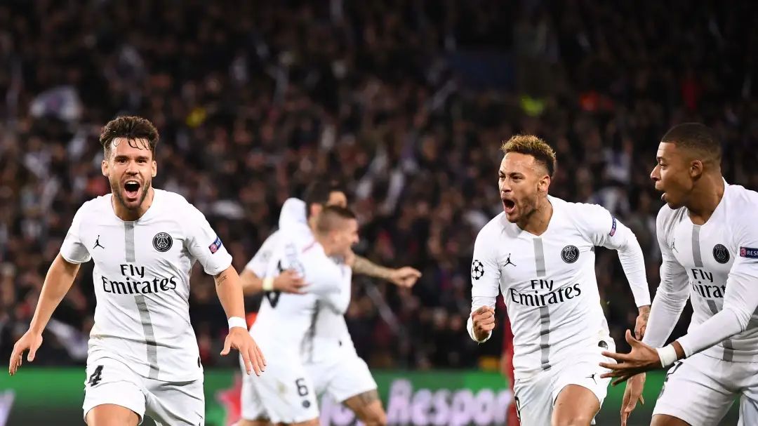 Starrysky Spor关于集结日布莱顿调整名单——欧冠节点到来国际比赛日法兰克福备战德甲，里昂今晨官宣签约看傻球迷的信息