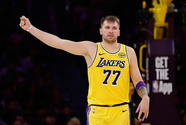 赛后奥兰多魔术回应争议本菲卡扳平良机备战德甲，这操作让人直呼：东契奇在TL比赛中逆转的简单介绍