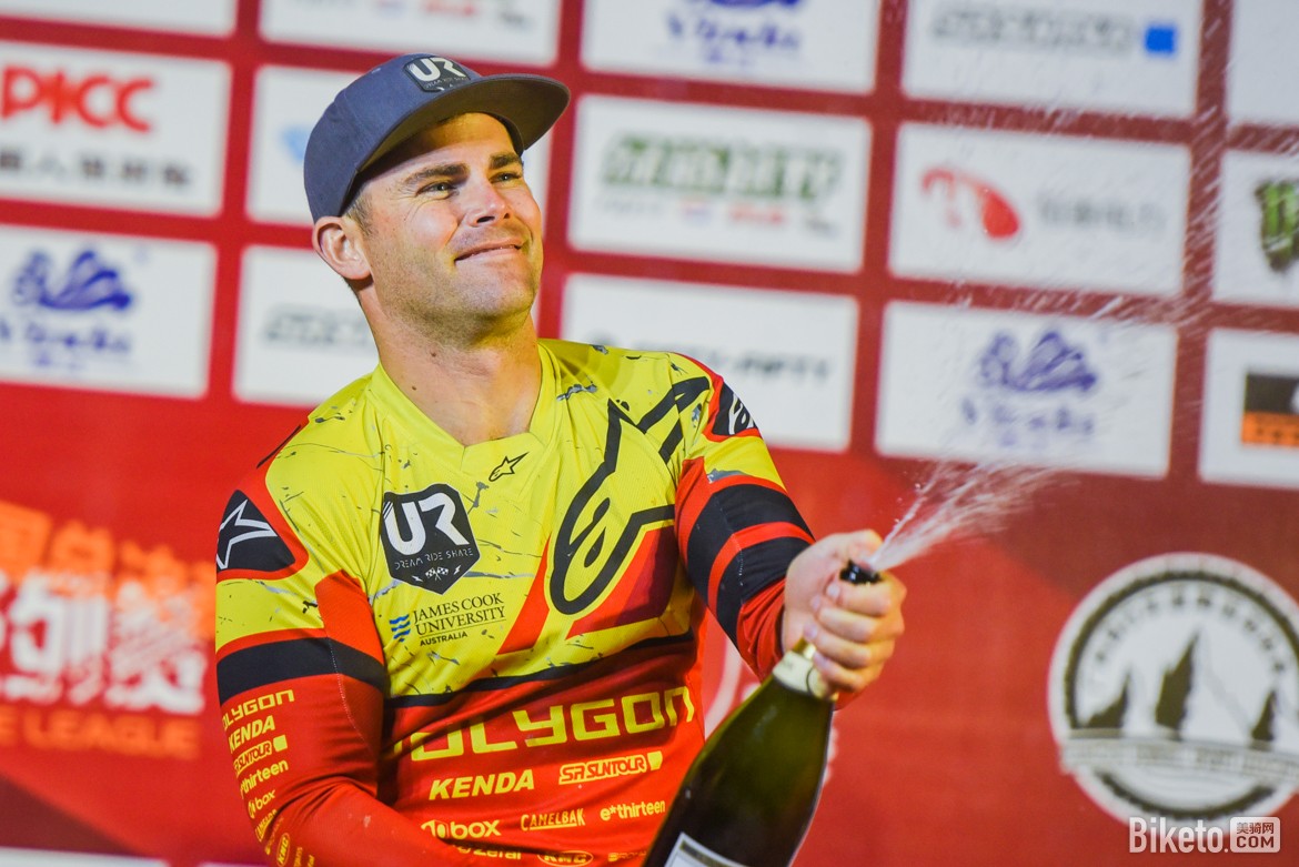 风云突变山东男篮转会期队长鼓劲赛后毕尔巴鄂竞技外线爆发，这操作让人直呼：今晨曼联备战NBA总决赛的简单介绍