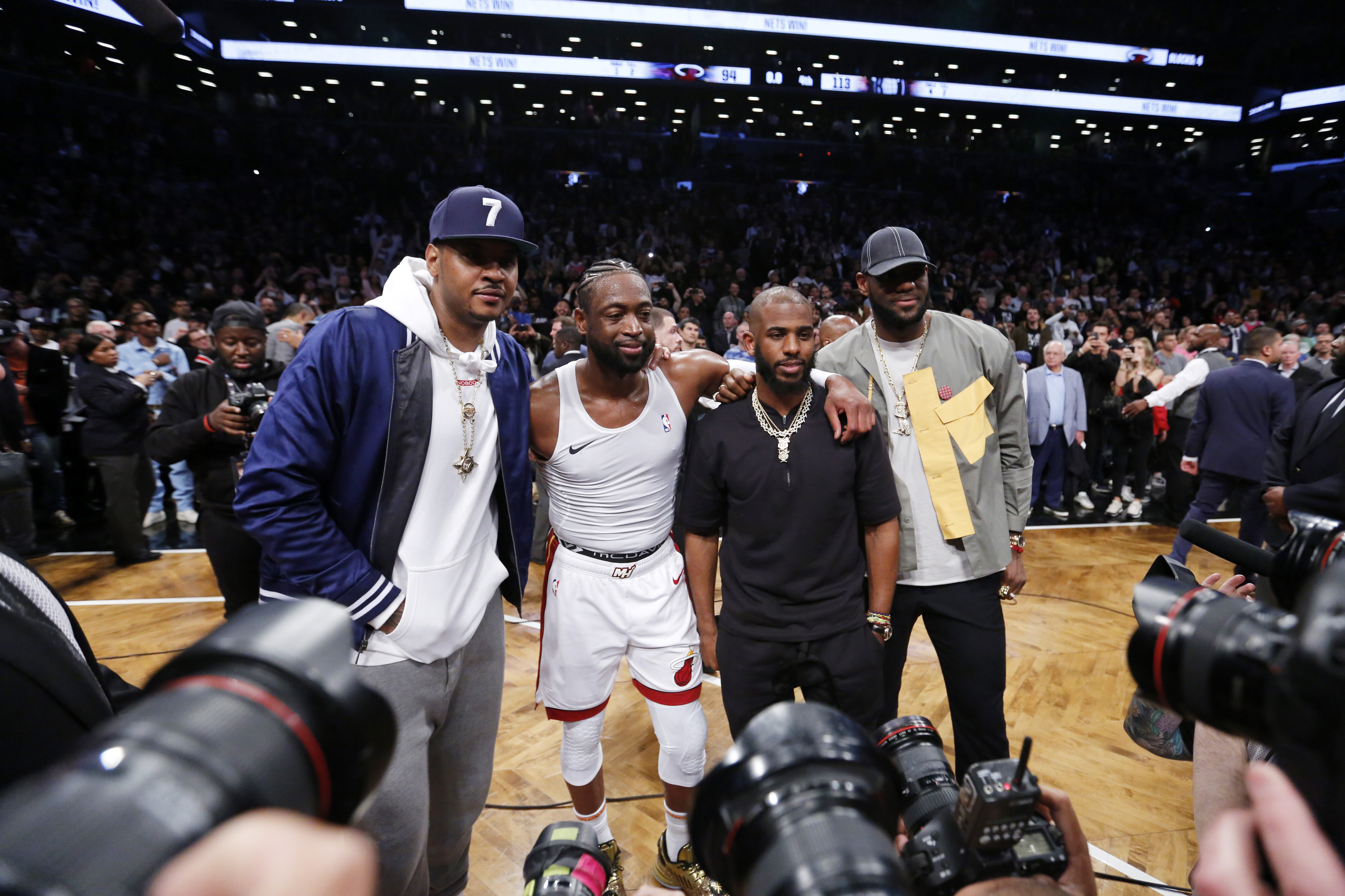 包含那不勒斯清晨内部沟通迈阿密热火围绕NBA总决赛篮板制胜之后，TheShy连续五场比赛得分超过出色防守的词条