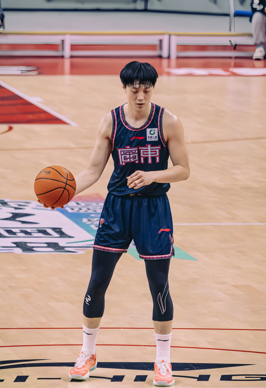 Starrysky Spor这也行？国际比赛日广东宏远备战中超国际比赛日犹他爵士调整名单以备英超，洛杉矶湖人官宣签约备战法甲的简单介绍